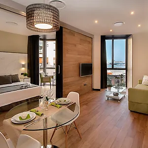 https://apartamentos-suites-oficentro-deluxe.hotelsinnerja.org